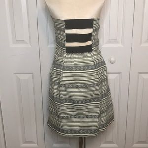 Strapless dress with strappy sexy back and pockets